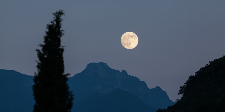 Lunar Waves, Meditationsmusik mit der Solfeggio-Frequenz 741 Hz