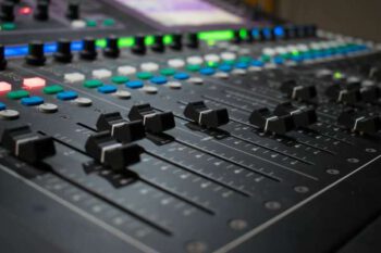 Audio-Mix von Text und Musik